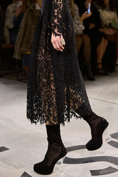 Look 11